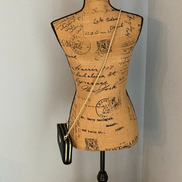 Vera New York NWOT Crossbody Clutch Wallet with Unbranded Gold Chain - Picture 15 of 16